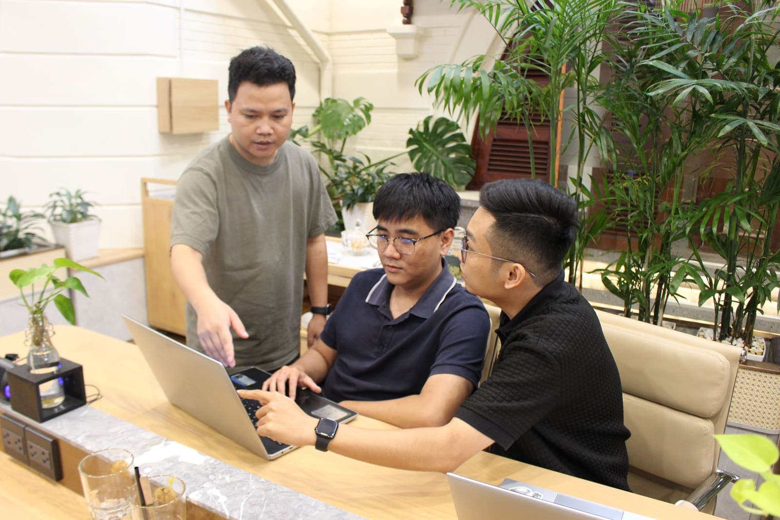 Buổi làm việc nhóm tại SENZU BASE